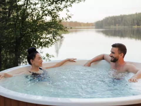 Jacuzzi zewnętrzne: relaks w ogrodzie